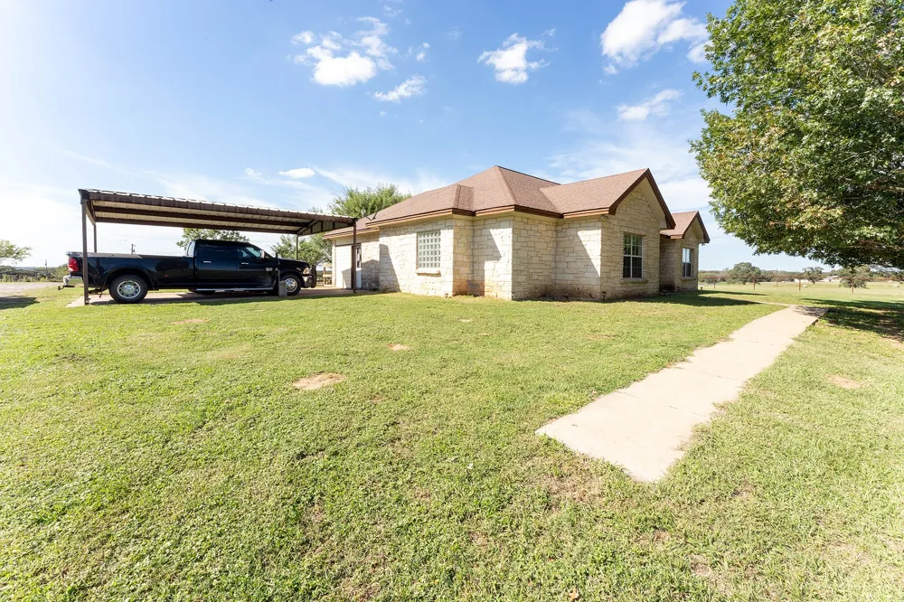 2542 Witter Road Lockhart, TX 78644