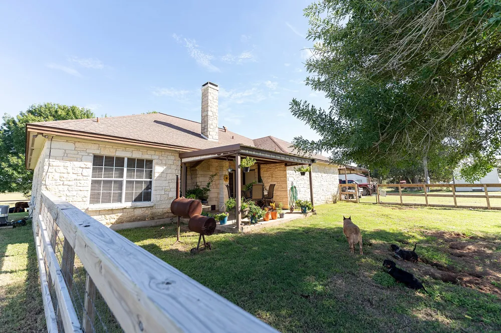 2542 Witter Road Lockhart, TX 78644