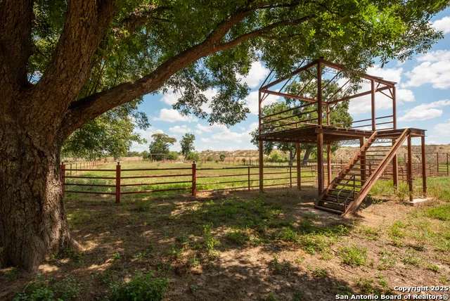 6887 Von Ormy Von Ormy, TX 78073