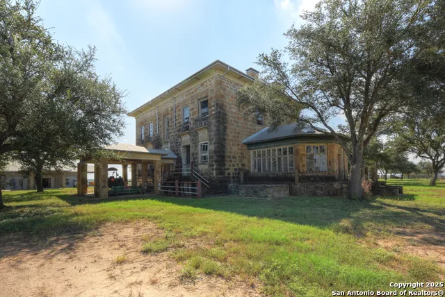 6887 Von Ormy Von Ormy, TX 78073