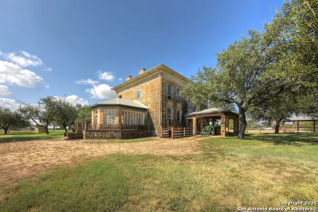 6887 Von Ormy Von Ormy, TX 78073
