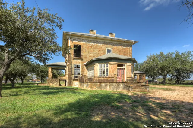 6887 Von Ormy Von Ormy, TX 78073