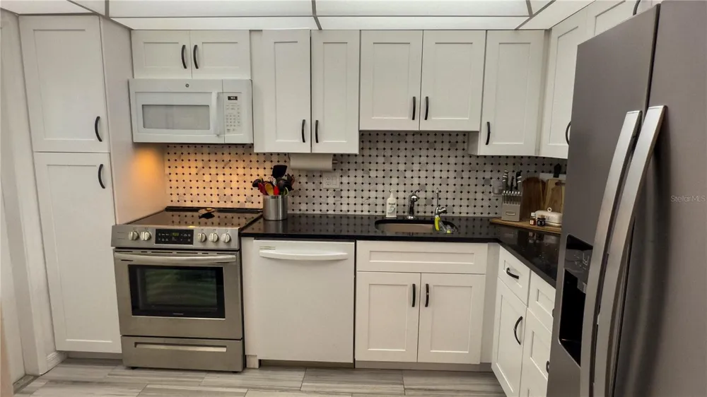 7461 W COUNTRY CLUB DRIVE #209 Sarasota, FL 34243