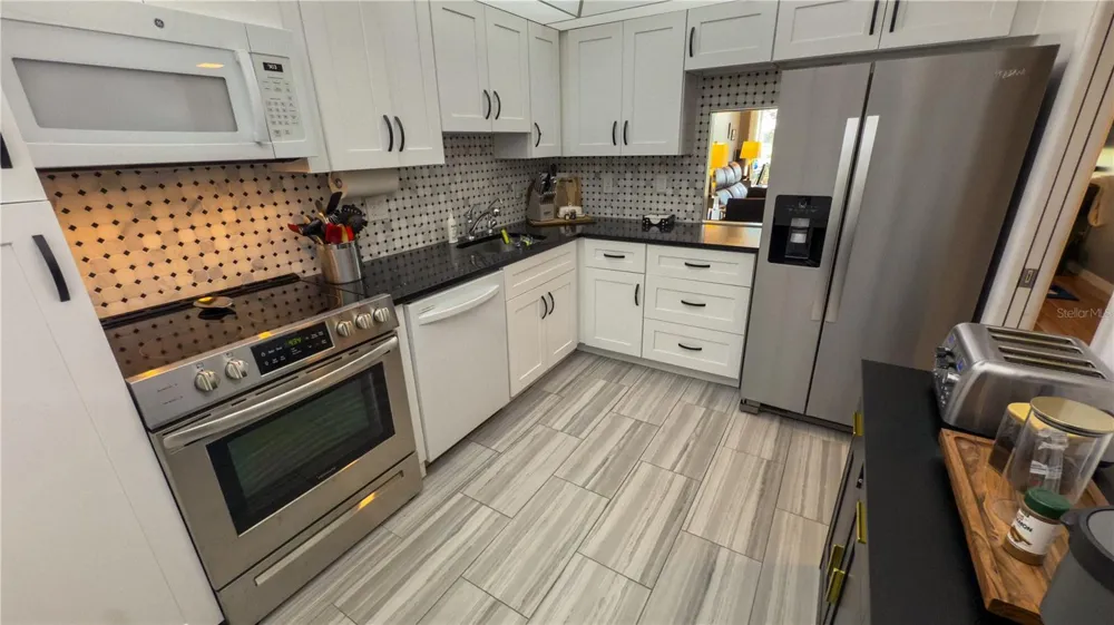 7461 W COUNTRY CLUB DRIVE #209 Sarasota, FL 34243