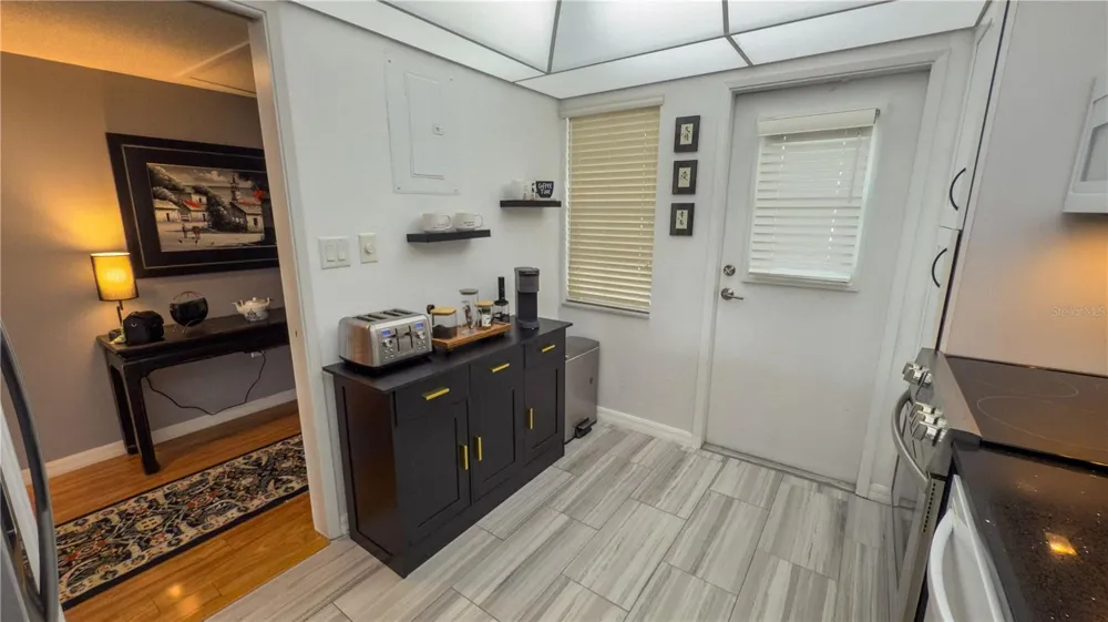 7461 W COUNTRY CLUB DRIVE #209 Sarasota, FL 34243