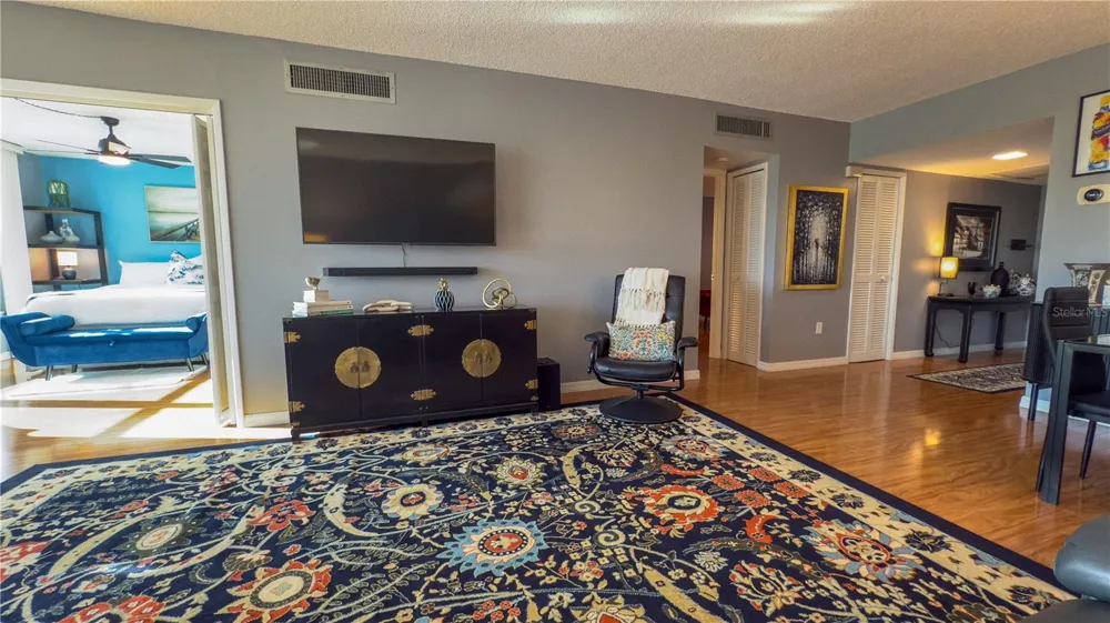 7461 W COUNTRY CLUB DRIVE #209 Sarasota, FL 34243