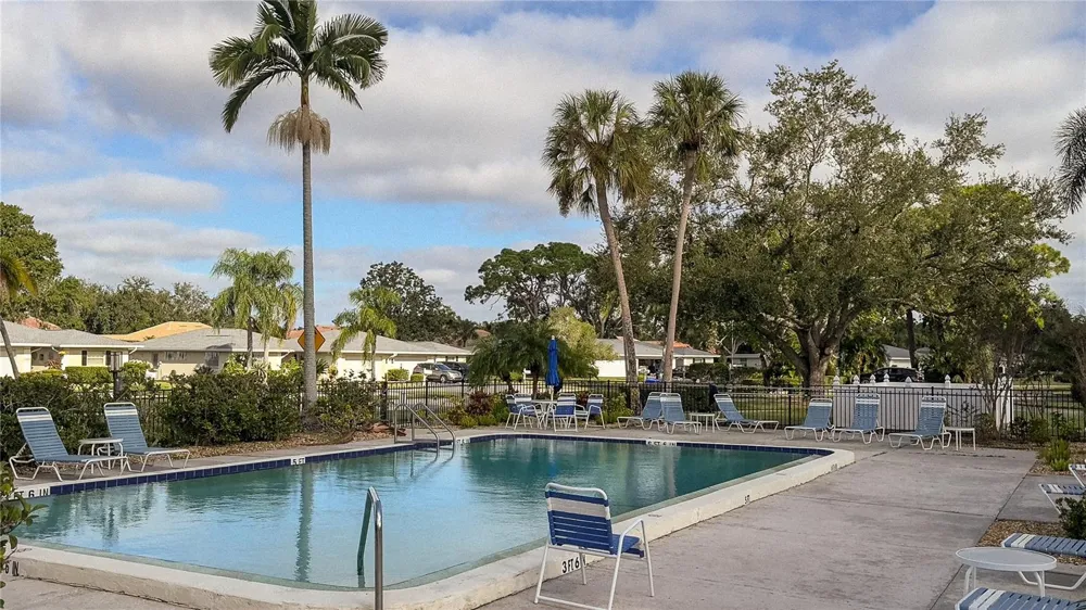 7461 W COUNTRY CLUB DRIVE #209 Sarasota, FL 34243