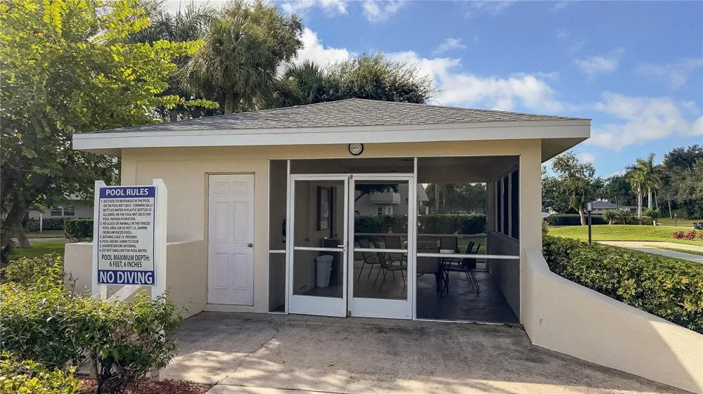 7461 W COUNTRY CLUB DRIVE #209 Sarasota, FL 34243