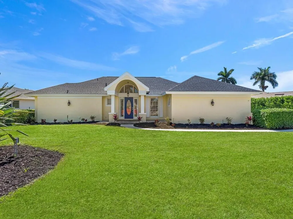 491 CYPRESS WAY E Naples, FL 34110