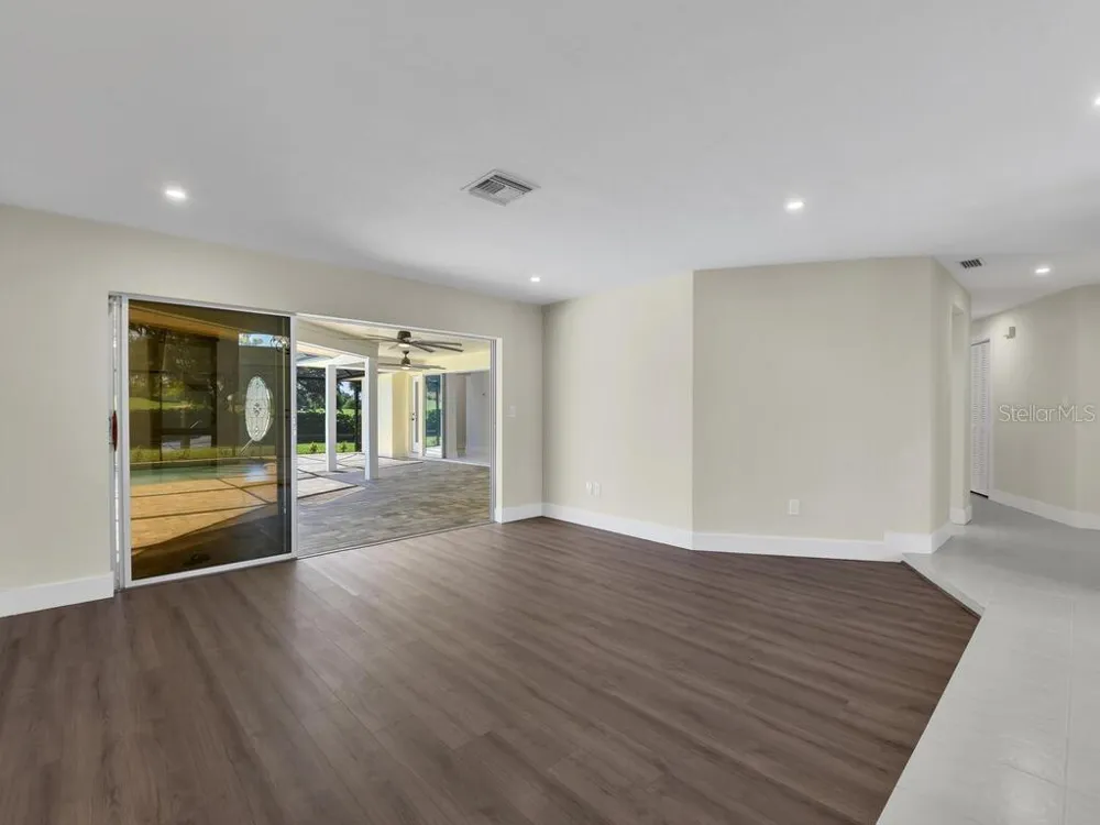 491 CYPRESS WAY E Naples, FL 34110