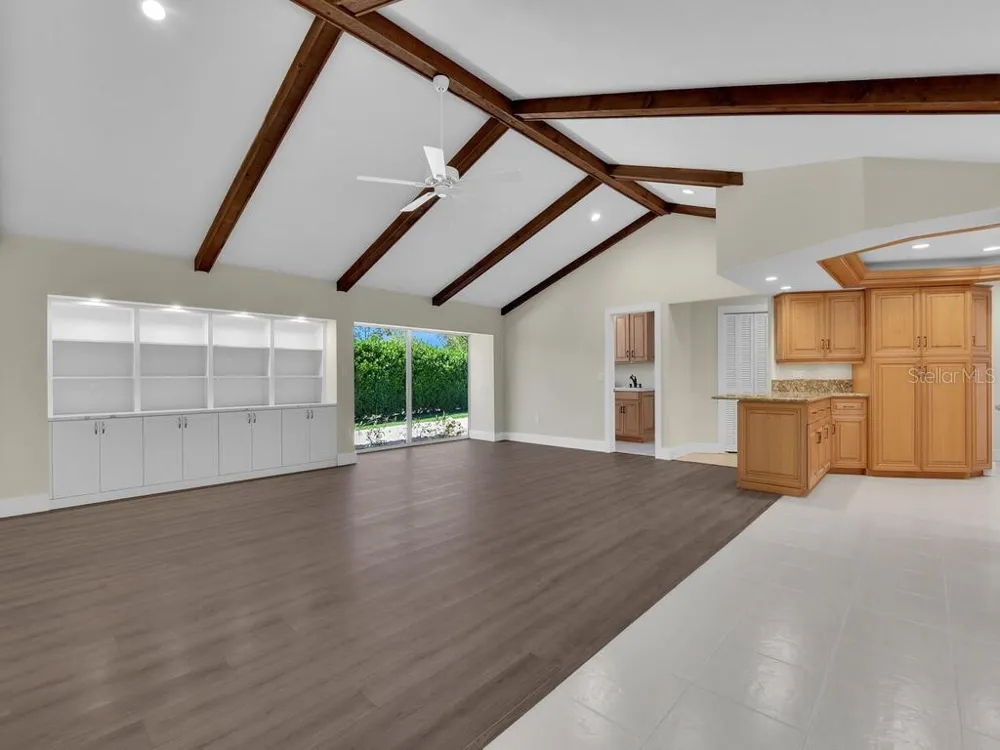 491 CYPRESS WAY E Naples, FL 34110