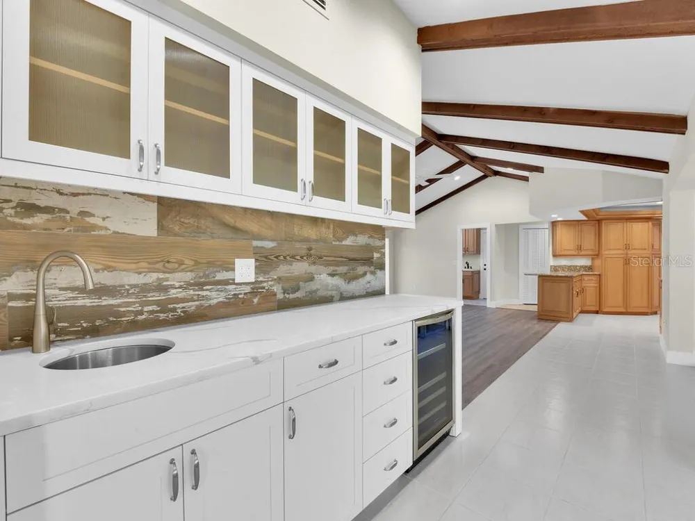 491 CYPRESS WAY E Naples, FL 34110