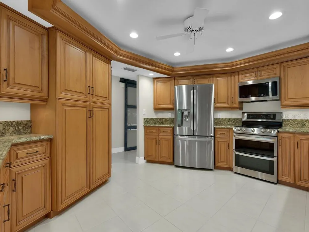 491 CYPRESS WAY E Naples, FL 34110