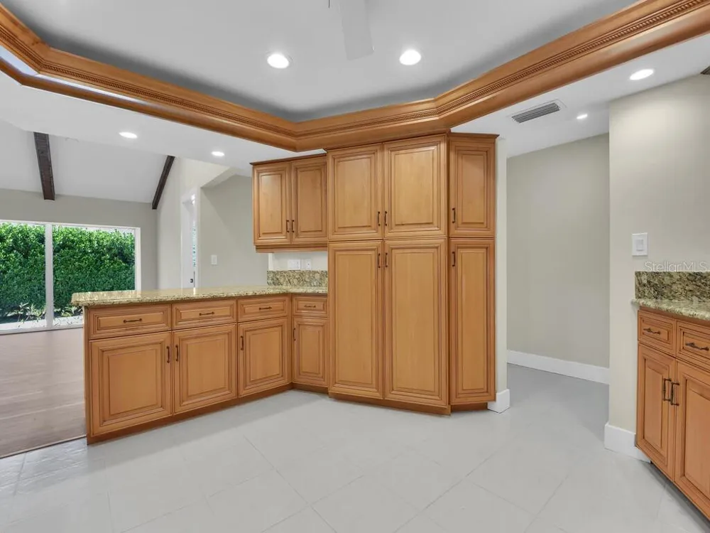 491 CYPRESS WAY E Naples, FL 34110
