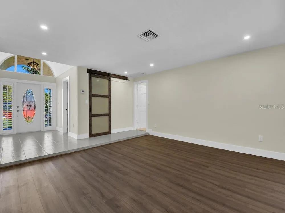491 CYPRESS WAY E Naples, FL 34110
