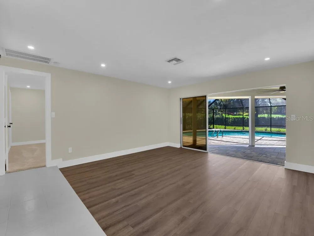 491 CYPRESS WAY E Naples, FL 34110