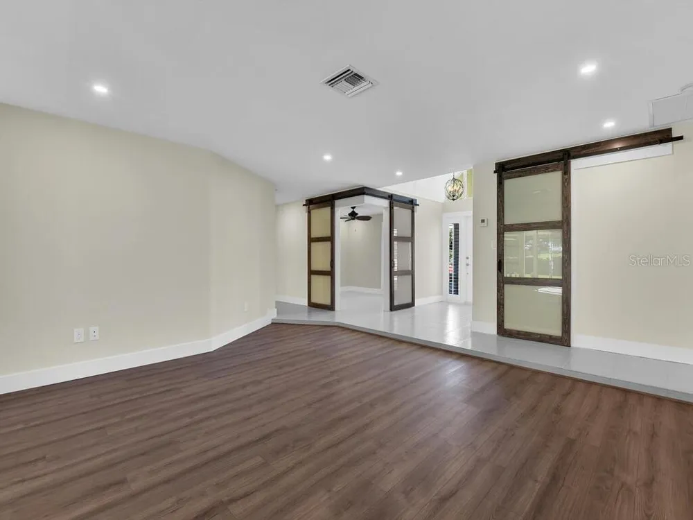 491 CYPRESS WAY E Naples, FL 34110