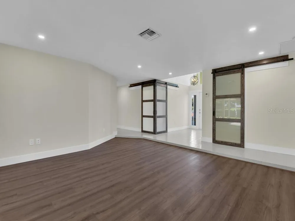 491 CYPRESS WAY E Naples, FL 34110