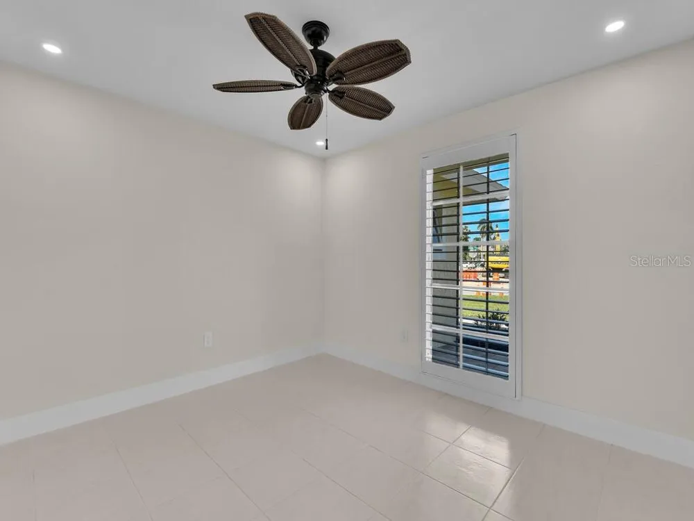 491 CYPRESS WAY E Naples, FL 34110