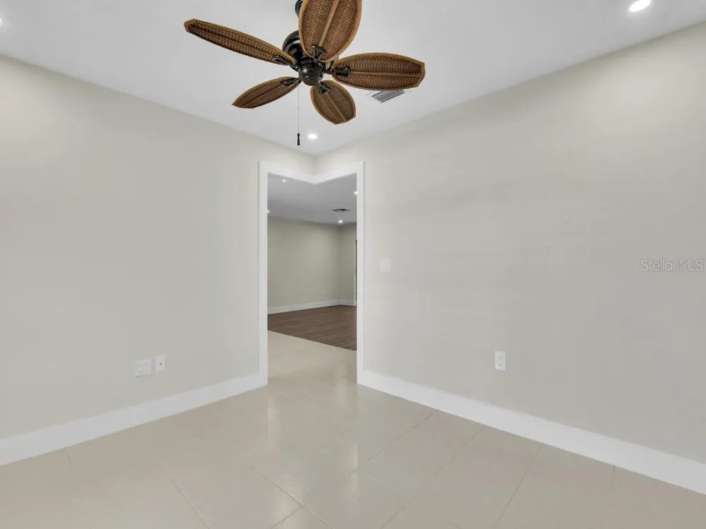 491 CYPRESS WAY E Naples, FL 34110