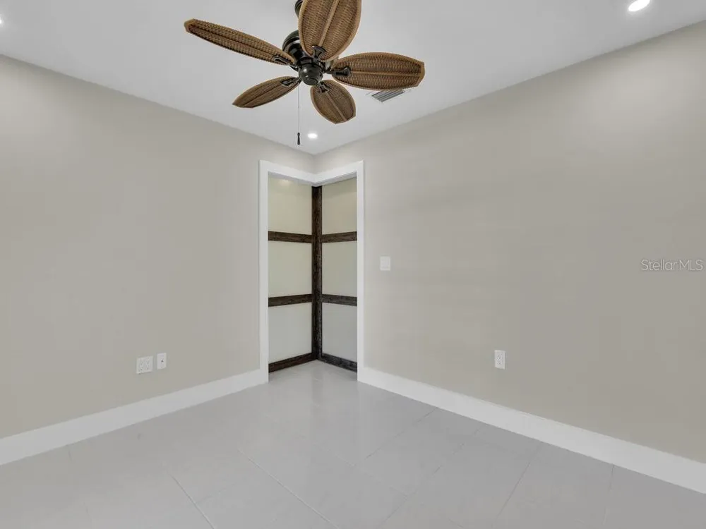 491 CYPRESS WAY E Naples, FL 34110