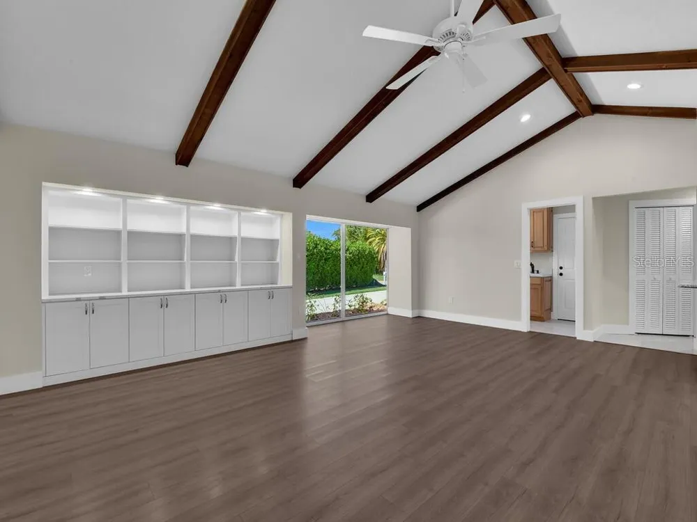 491 CYPRESS WAY E Naples, FL 34110