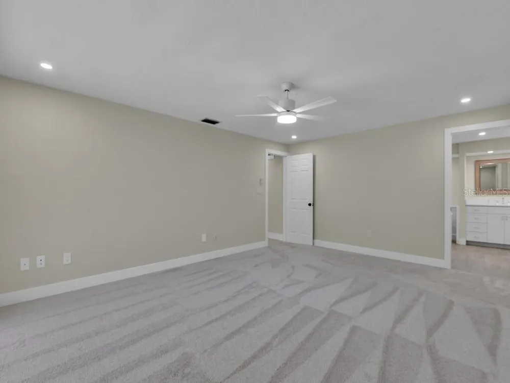 491 CYPRESS WAY E Naples, FL 34110