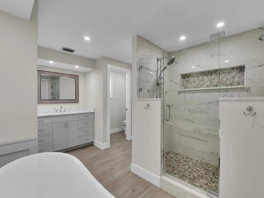 491 CYPRESS WAY E Naples, FL 34110