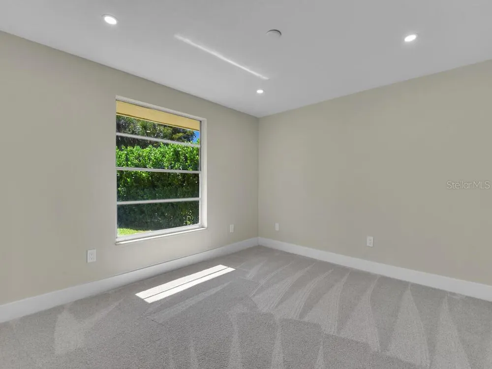 491 CYPRESS WAY E Naples, FL 34110
