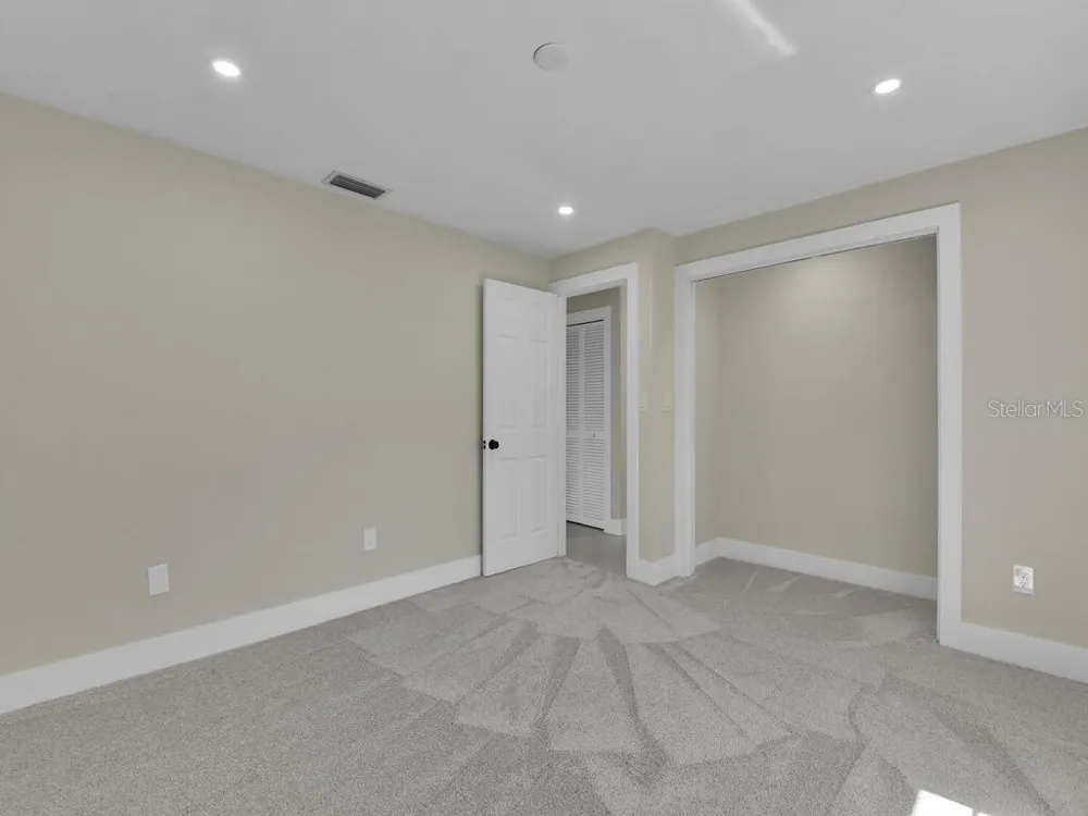 491 CYPRESS WAY E Naples, FL 34110