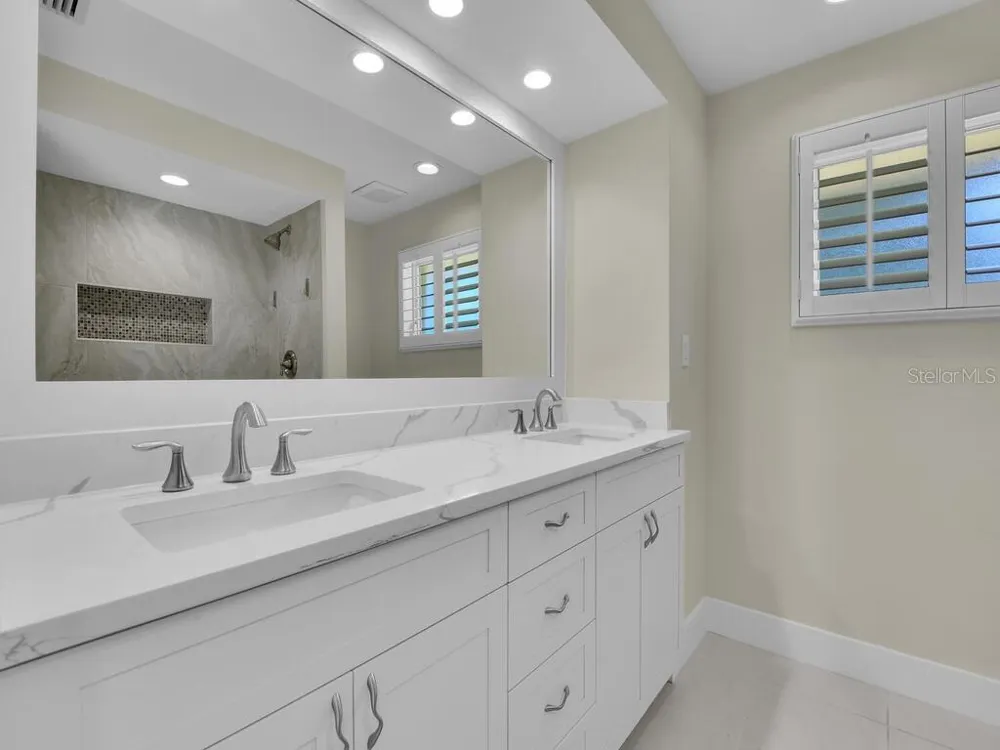 491 CYPRESS WAY E Naples, FL 34110