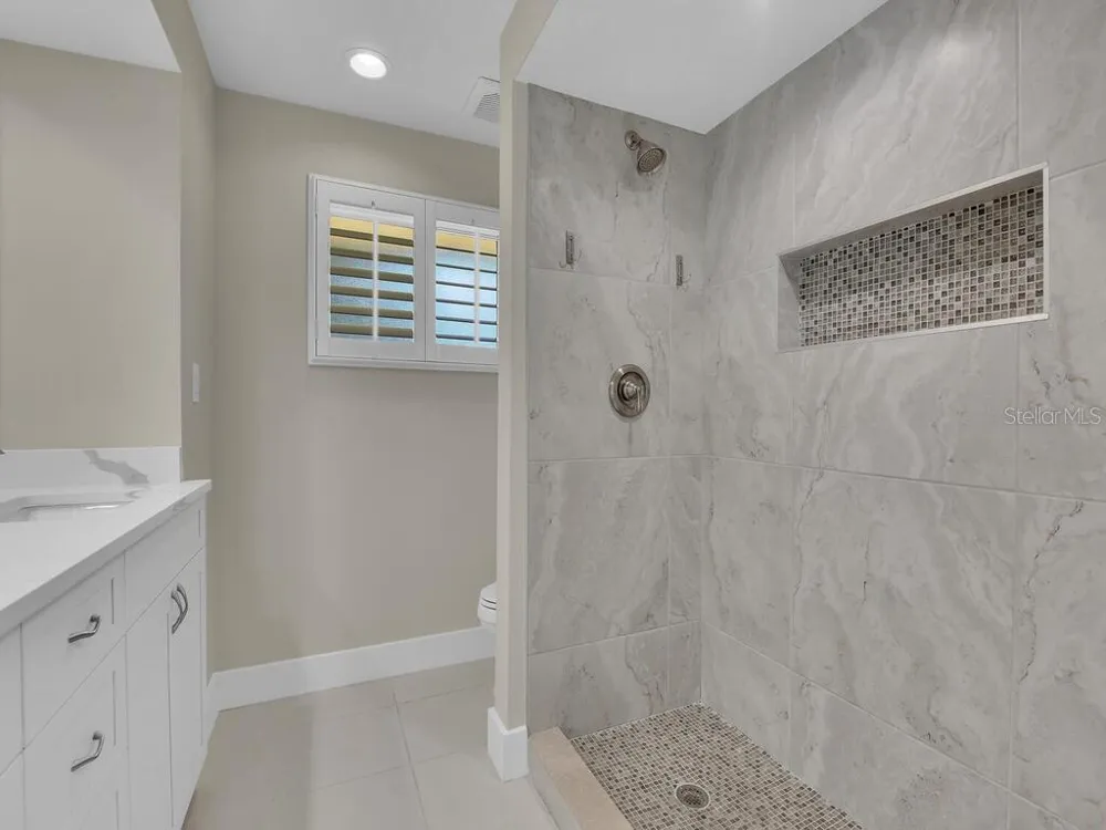 491 CYPRESS WAY E Naples, FL 34110