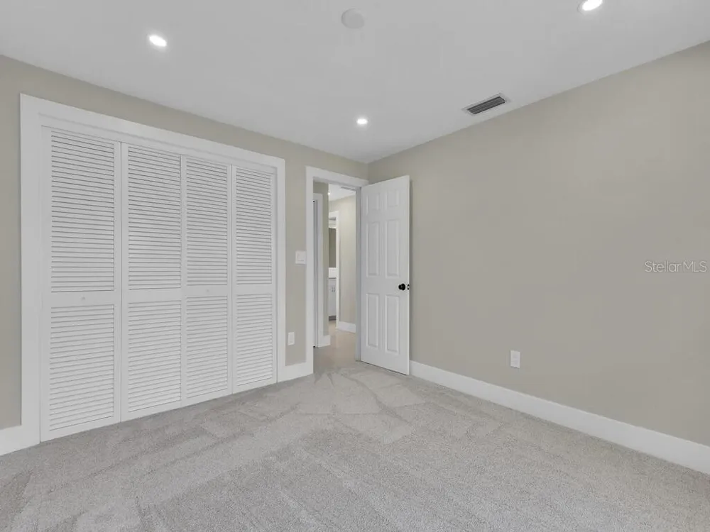 491 CYPRESS WAY E Naples, FL 34110