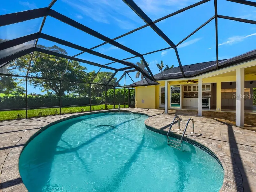 491 CYPRESS WAY E Naples, FL 34110