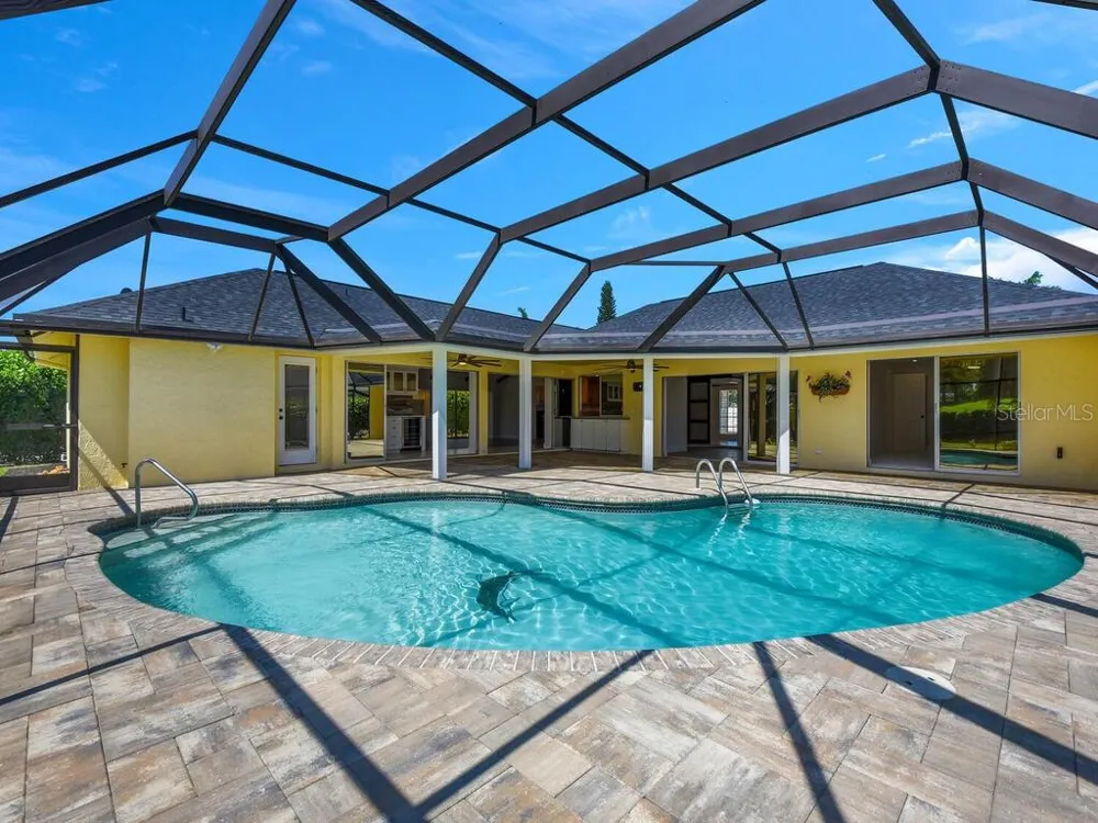 491 CYPRESS WAY E Naples, FL 34110