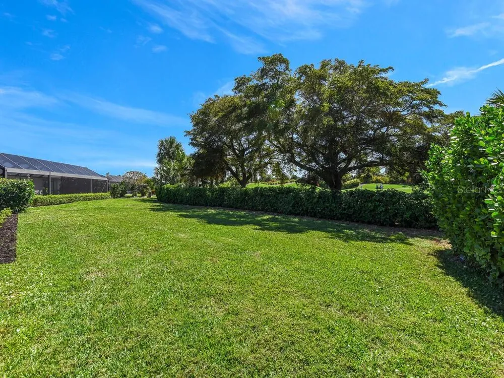 491 CYPRESS WAY E Naples, FL 34110