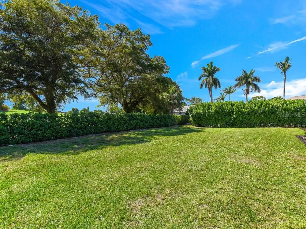 491 CYPRESS WAY E Naples, FL 34110