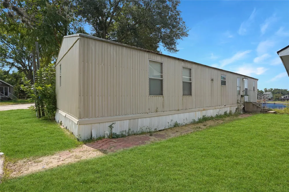 207 Riverside Street Highlands, TX 77562