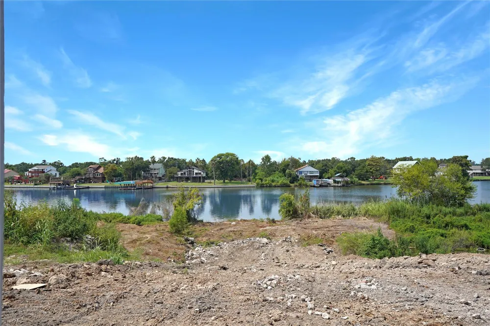 207 Riverside Street Highlands, TX 77562