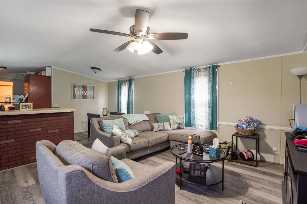 207 Riverside Street Highlands, TX 77562