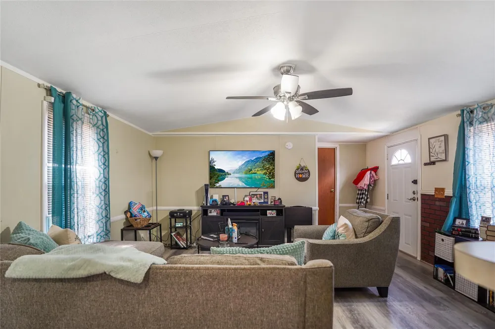 207 Riverside Street Highlands, TX 77562