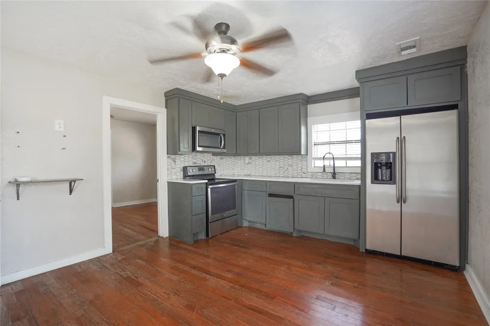 207 Riverside Street Highlands, TX 77562