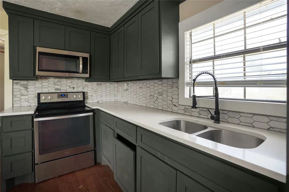 207 Riverside Street Highlands, TX 77562