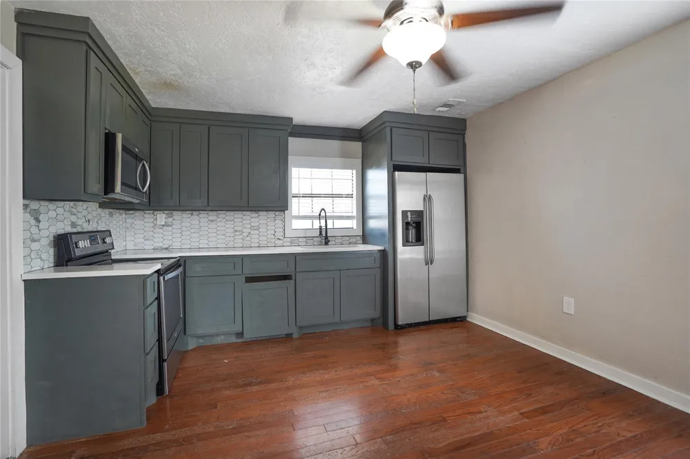 207 Riverside Street Highlands, TX 77562