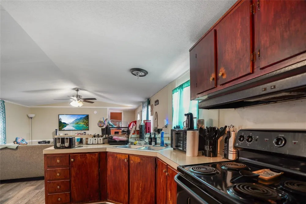 207 Riverside Street Highlands, TX 77562