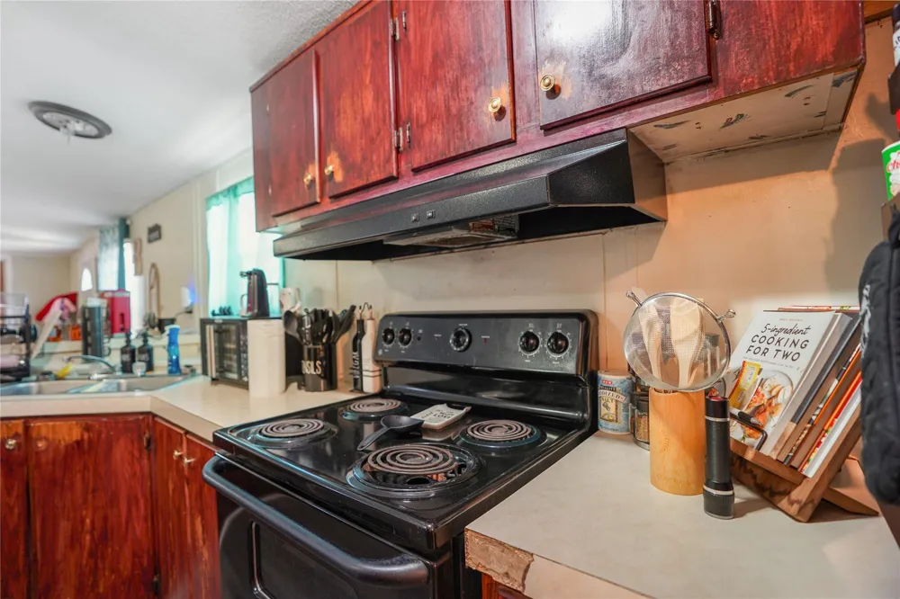 207 Riverside Street Highlands, TX 77562
