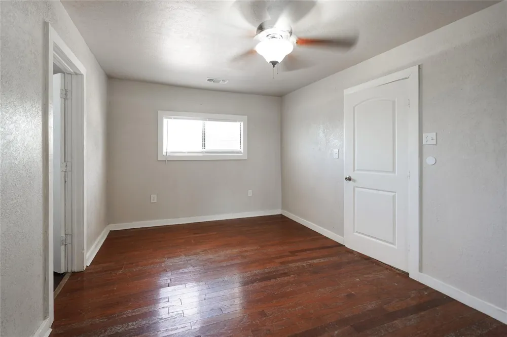 207 Riverside Street Highlands, TX 77562