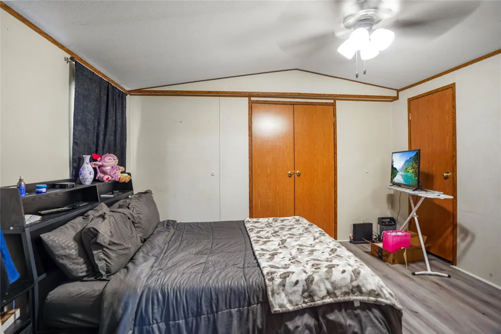 207 Riverside Street Highlands, TX 77562