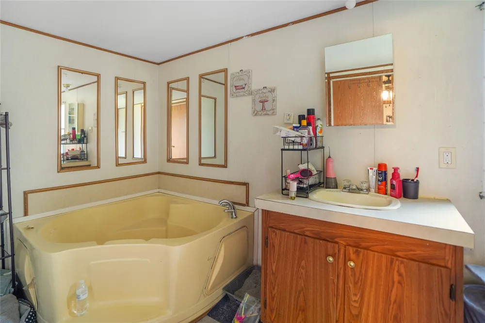 207 Riverside Street Highlands, TX 77562
