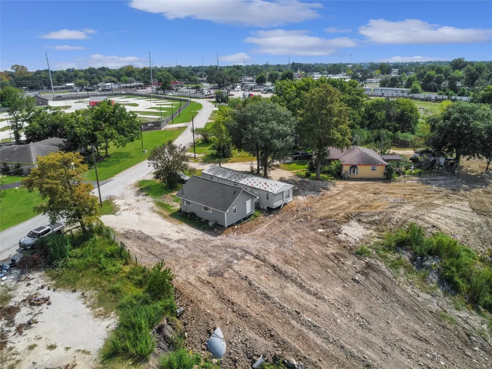 207 Riverside Street Highlands, TX 77562